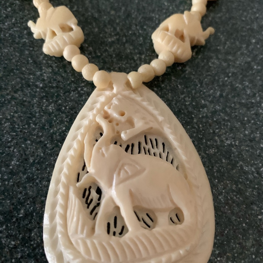 Elephant necklace - Picture 4 of 5